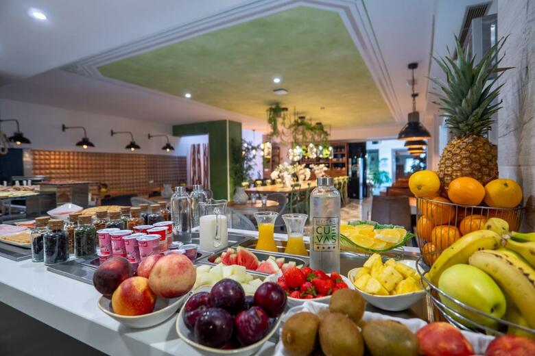 Hotel Cuevas