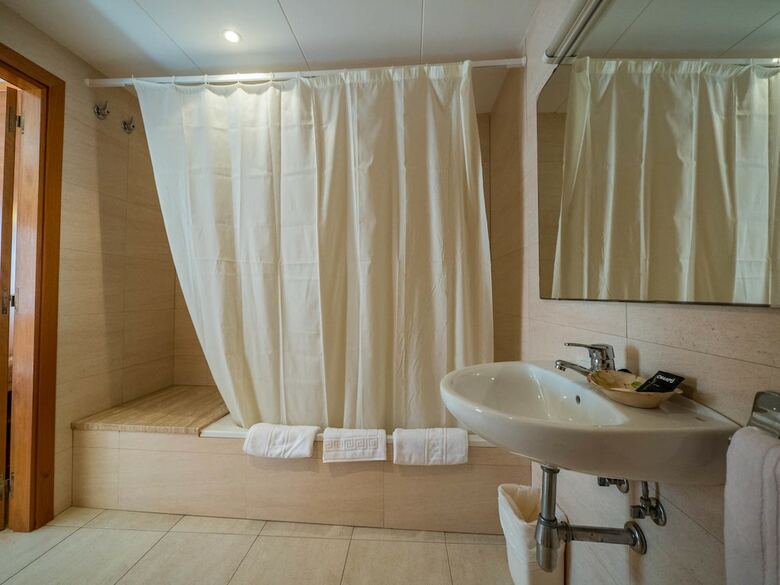 Hotel Checkin Mont Palau