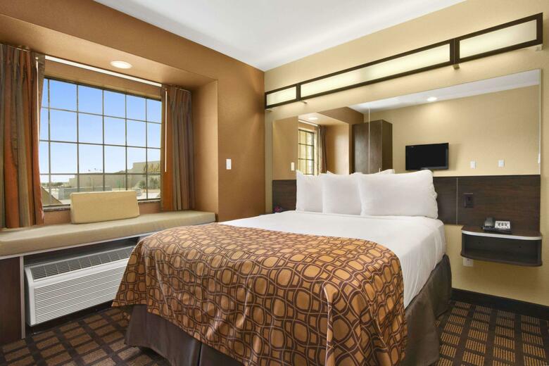 Hotel Microtel Inn & Suites By Wyndham Buda