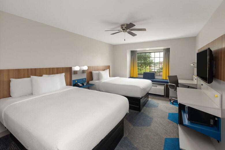 Hotel Microtel Inn & Suites By Wyndham Buda
