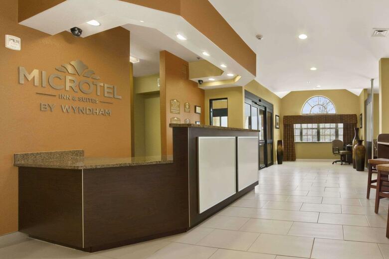 Hotel Microtel Inn & Suites By Wyndham Buda