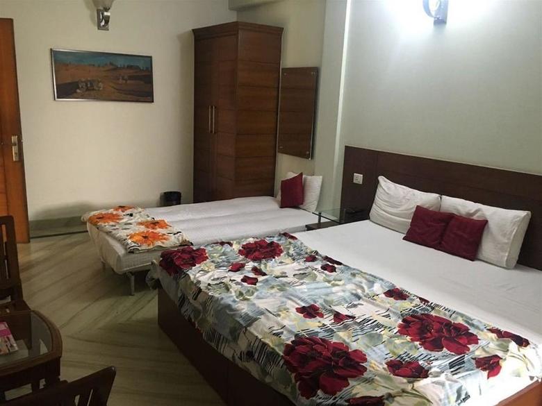 Posada Indira International Inn