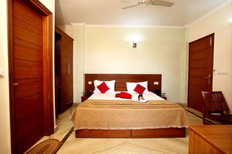 Posada Indira International Inn