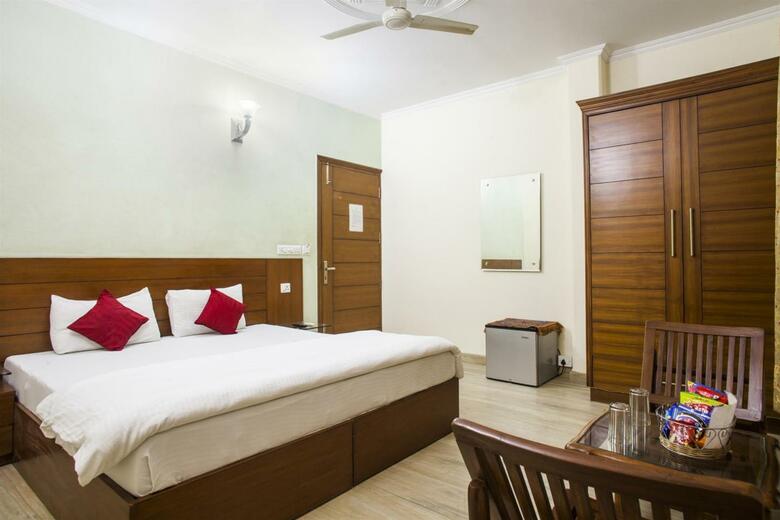 Posada Indira International Inn