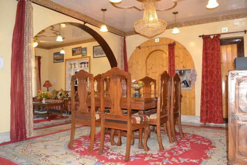 Bed & Breakfast Dilaram Guest House