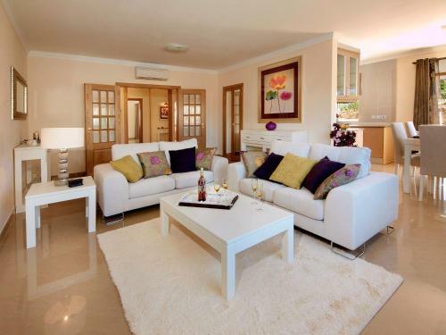 Hostal Oasis Parque Country Club