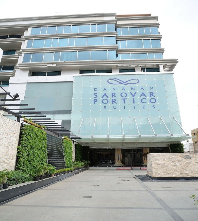 Hotel Davanam Sarovar Portico Suites