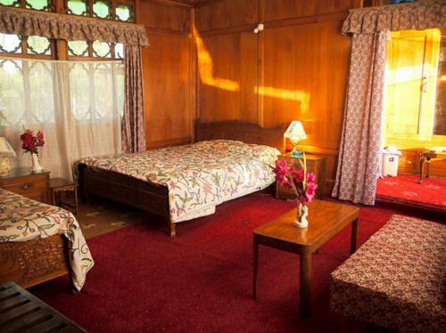 Houseboat Lily Of Nageen