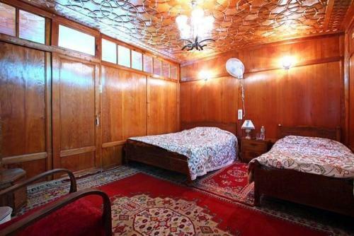 Houseboat Lily Of Nageen