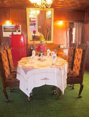 Houseboat Lily Of Nageen