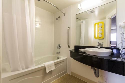 Motel 6 Kingston Ontario