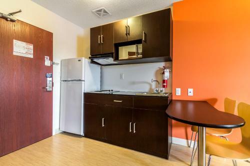 Motel 6 Kingston Ontario