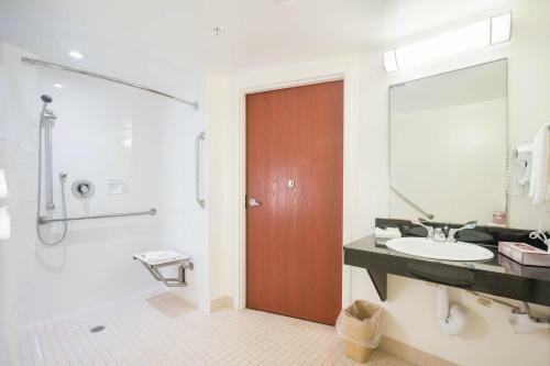 Motel 6 Kingston Ontario