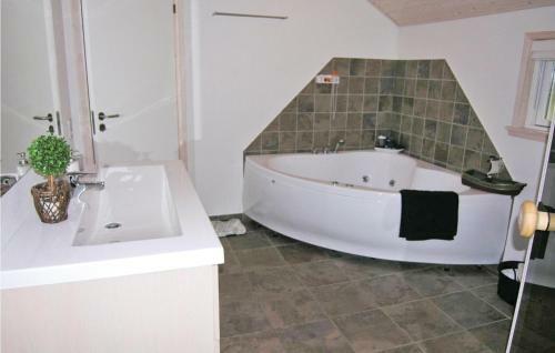 Holiday Home R�dyrvej Hals III