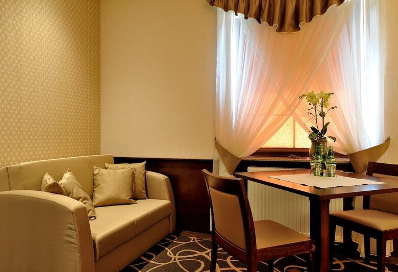 Hostal Hotel Dw�r Choiny