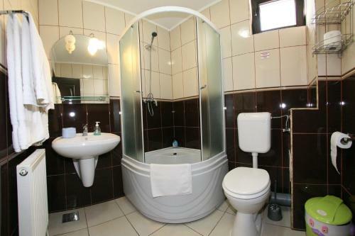 Hostal Pensiunea Oficial