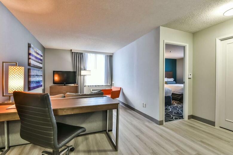 Radisson Suite Hotel Toronto Airport