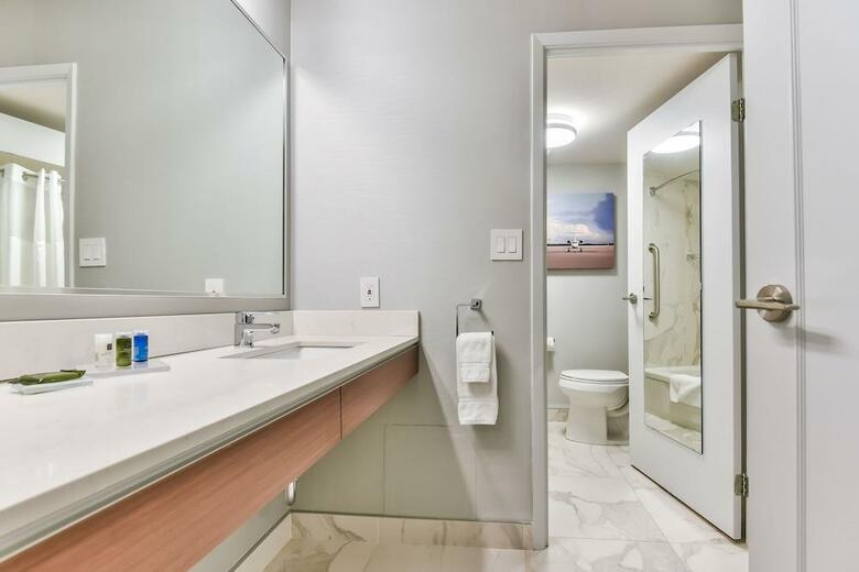 Radisson Suite Hotel Toronto Airport