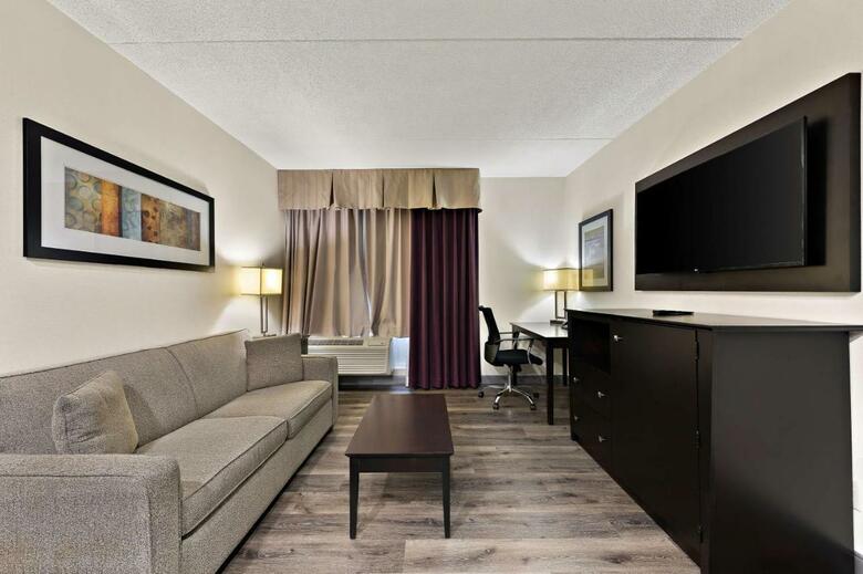 Best Western Plus Toronto North York Hotel & Suites