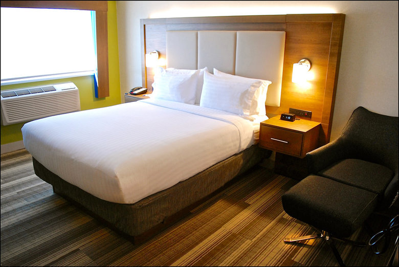 Hotel Holiday Inn Express Airport