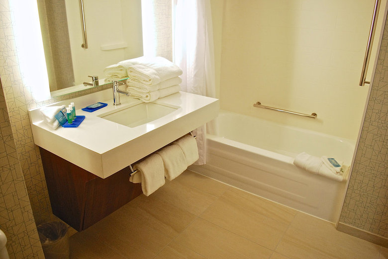Hotel Holiday Inn Express Airport