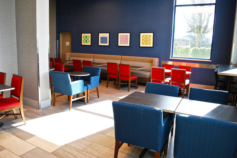 Hotel Holiday Inn Express Airport