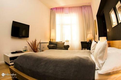 Qiu Hotel Rooms