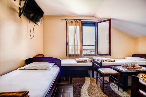 Hostal Private Accommodation Kubura