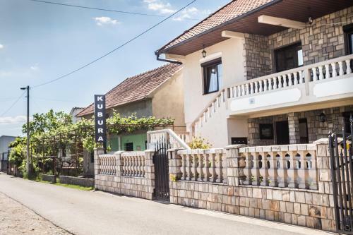 Hostal Private Accommodation Kubura