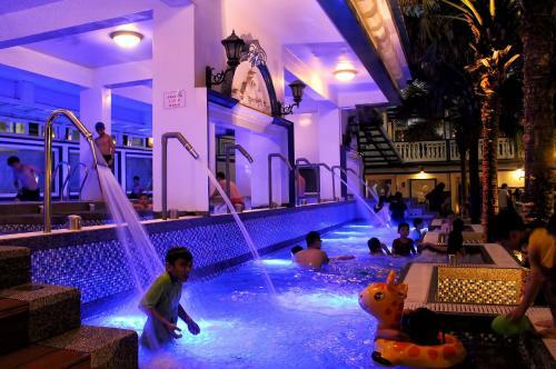 Hotel White House Beach Resort