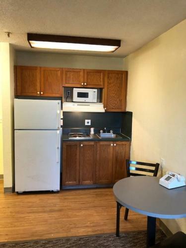 Hotel Crestwood Suites Nashville-madison