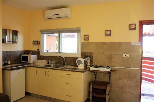 Hostal Dead Sea Club Guest House