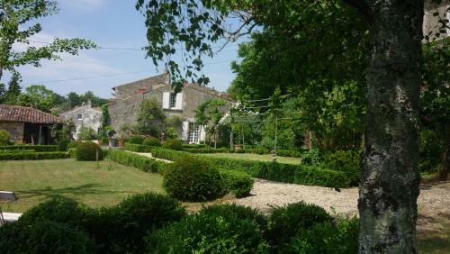 Hostal Guesthouse Logis Du Ranquinet
