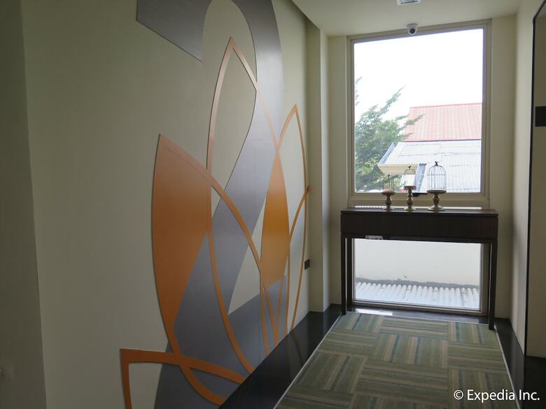 Hotel Home Crest Residences