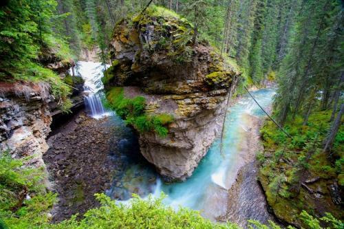 Hotel Johnston Canyon Resort