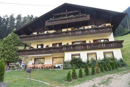 Hostal Pension Gasthof Haselstaude
