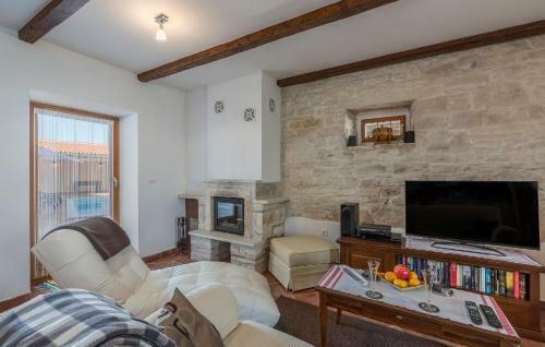 Hostal Holiday Home Peresiji 81