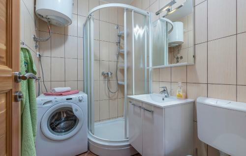 Hostal Holiday Home Peresiji 81