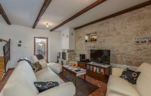 Hostal Holiday Home Peresiji 81
