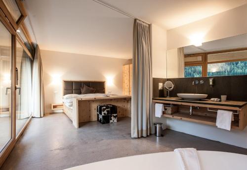 Hotel Arnica Scuol