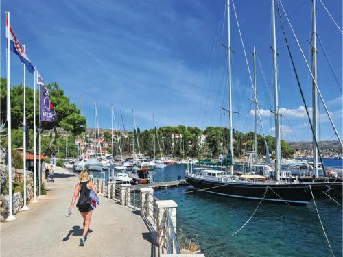 Holiday Home Milna Uvala Makarac