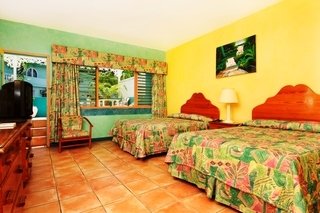 Hotel Doctors Cave Beach