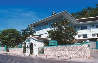 Hotel Doctors Cave Beach