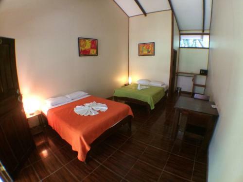 Hotel Cabinas Rana Roja