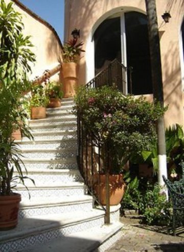 Hotel Bajo El Volcan