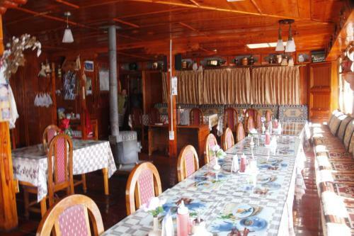 Panorama Lodge And Restaurant