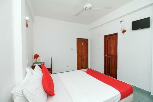 Night Station Hotel