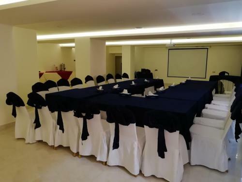 Seven Days Hotel