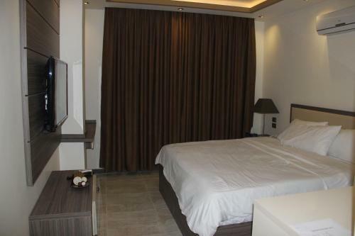 Seven Days Hotel
