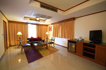Pinnacle Lumpinee Hotel & Spa